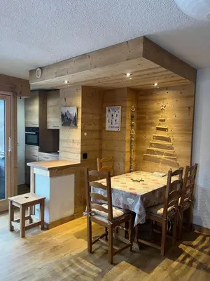 a kitchen and dining room with a table and chairs at Carroz d Araches , 2 pièces rénové vue montagne, 4 personnes, 3 min du centre, parking,balcon in Arâches-la-Frasse