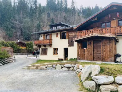 a house in the mountains with a driveway at Chalet familial et chaleureux in Les Contamines-Montjoie