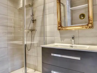 a bathroom with a shower and a sink and a mirror at Appartement Pratique Centre Megève - 4 Pers - Animaux Bienvenus - FR-1-453-324 in Megève