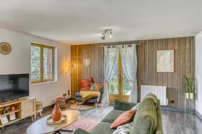 a living room with a couch and a tv at Appartement Chez Albert situé 25KM Chamonix in Saint-Gervais-les-Bains