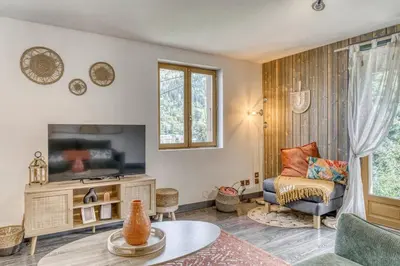 a living room with a tv and a couch at Appartement Chez Albert situé 25KM Chamonix in Saint-Gervais-les-Bains