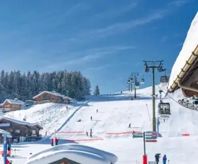 a ski slope with people skiing on the snow at Chez Sab in Passy