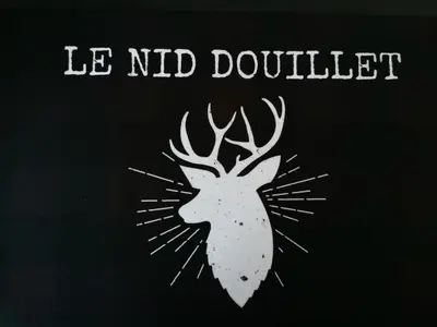 a drawing of a reindeer with the words le nil boulder at le Nid Douillet au pied de Megève in Demi-Quartier