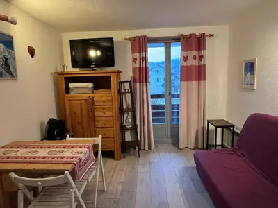 a living room with a couch and a tv and a window at Studio 19m² à Samoëns, 4 pers, animaux admis, parking - FR-1-629-144 in Samoëns