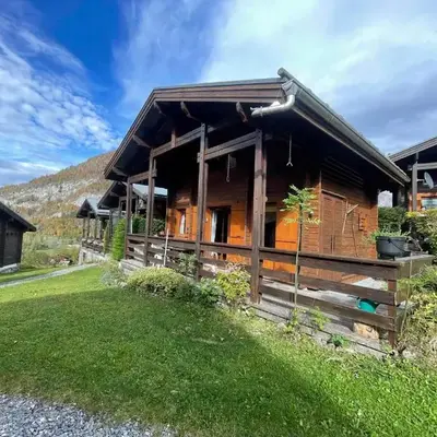 Chalet paisible avec cheminée et animaux acceptés près des pistes - FR-1-624-176