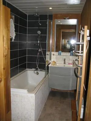 a bathroom with a bath tub and a sink at Chalet vue montagne , proche des pistes in Megève