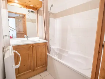 a bathroom with a sink and a bath tub at Parfait pour 6 personnes au pied des télécabines in Saint-Gervais-les-Bains
