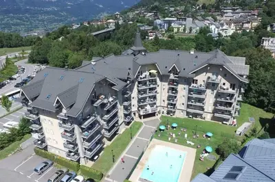 an aerial view of a large apartment complex with a pool at Parfait pour 6 personnes au pied des télécabines in Saint-Gervais-les-Bains