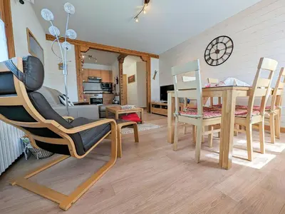 a living room with a chair and a table at Appartement T3 avec 3 balcons et parking, proche centre - FR-1-624-26 in Samoëns