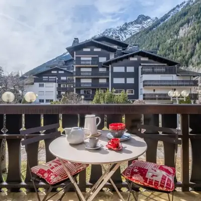 Beautiful 50m with 2 balconies and mountain view