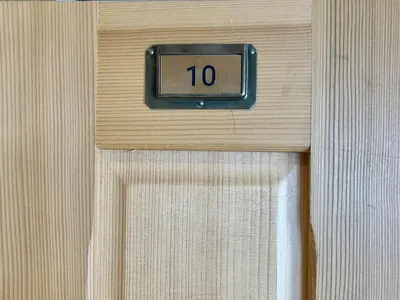 a clock on a wooden door with the number at Appartement 2 Pièces + Coin Nuit, 4-6 Couchages avec Balcon et Parking à Megève - FR-1-597-191 in Megève