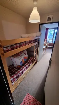 a bunk room with bunk beds in a room at Studio Vue Montagne, Skis aux pieds, Garage inclus in Samoëns