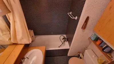 a bathroom with a toilet and a bath tub at Studio Vue Montagne, Skis aux pieds, Garage inclus in Samoëns