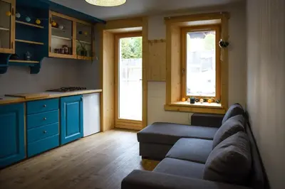 a living room with a couch and a kitchen at Au petit Névé in Les Houches