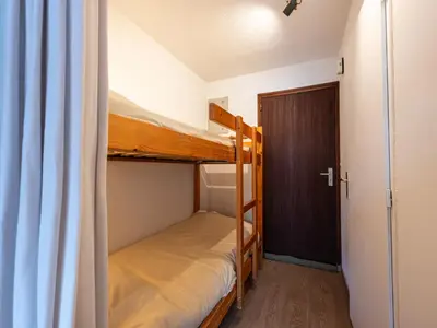 a bunk bed room with two bunk beds and a door at Le Doina 2 N08 - ST5M in Morillon
