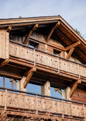 a wooden building with a wooden balcony on it at Chalet de Luxe 5 chambres Vue MontBlanc ,Spa, Jacuzzi, Salle de sport in Saint-Gervais-les-Bains