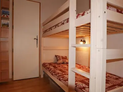 a bedroom with two bunk beds and a mirror at Appartement T2 6 pers avec Wifi et parking couvert - FR-1-629-145 in Samoëns