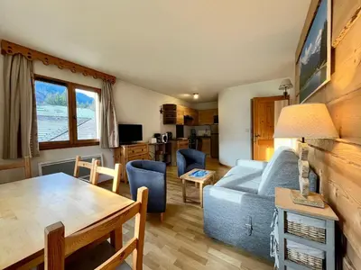 a living room with a blue couch and a table at Appartement T2 6 pers avec Wifi et parking couvert - FR-1-629-145 in Samoëns