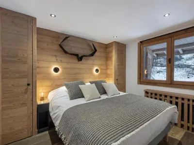 a living room with a couch and a fireplace at Elégance Alpine - Proche centre de Megève in Megève
