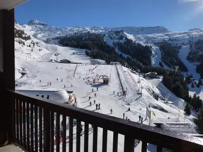 a ski slope with people skiing on a mountain at Spacieux appartement avec parking et accès piscine à Flaine - FR-1-425-231 in Arâches-la-Frasse
