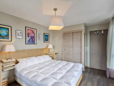 a bedroom with a large white bed and a desk at Spacieux appartement avec parking et accès piscine à Flaine - FR-1-425-231 in Arâches-la-Frasse