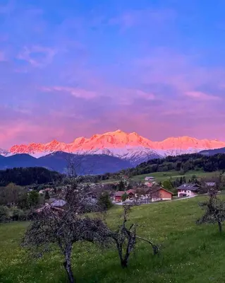a view of the snowy mountains at sunset at Le Refuge Alpin in Cordon