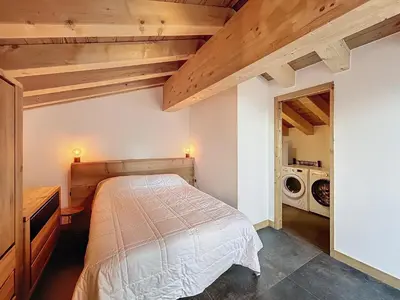 a bedroom with a bed and a washing machine at Appartement neuf 2 chambres près des pistes à Combloux avec parking - FR-1-560-158 in Combloux