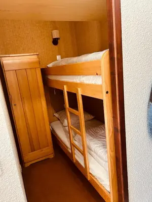 a couple of bunk beds in a room at Samoëns 1600 au pied des pistes in Samoëns