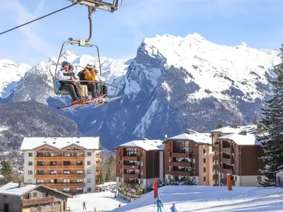 a ski resort in the snow with mountains in the background at Appartement 1 chambre, coin montagne, vue pistes, 4-6 pers, sud, skis - FR-1-642-102 in Morillon