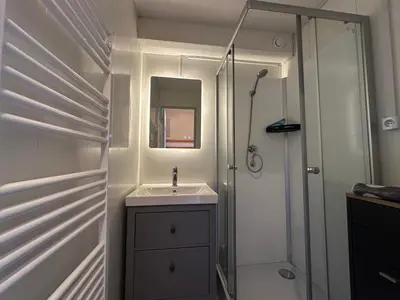 a small kitchen with white cabinets and a sink at Studio rénové pour 4 pers, animaux admis - FR-1-642-103 in Morillon