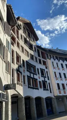 a building with a street sign in front of it at Le studio du Cerf in Chamonix-Mont-Blanc