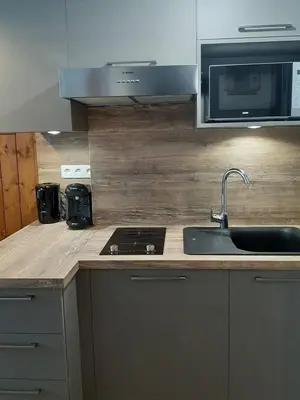 a kitchen with a sink and a microwave at Grand Studio 25 m2, lumineux, central, vue Mont-Blanc in Chamonix-Mont-Blanc