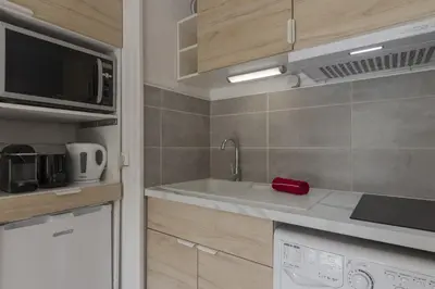 a small kitchen with a sink and a microwave at Prarion Lac - Pied des pistes - Vue montagne in Les Houches