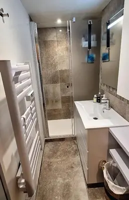 a bathroom with a shower and a sink at Cocon cozy, vue magique in Demi-Quartier