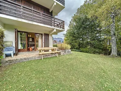 a backyard with a picnic table and a bench at Appartement 2 pièces au pied des pistes à Combloux - FR-1-560-162 in Combloux