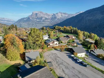 a view of the mountains from a house at Studio rénové proche des remontées mécaniques avec Wifi - FR-1-663-26 in Saint-Gervais-les-Bains