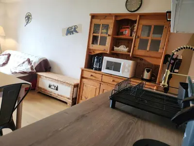 a living room with a table and a microwave at SamoensDt in Samoëns