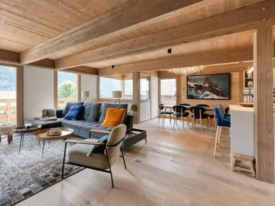 a bedroom with a bunk bed with a giraffe mural at Chalet familial 5 chambres, proche ski, vue Mont-Blanc, parking et WiFi - FR-1-663-28 in Saint-Gervais-les-Bains