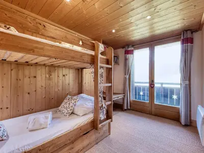 a bathroom with a shower and a toilet and a sink at Chalet familial à Saint-Gervais, 6 chambres, 12 pers, WiFi, parking - FR-1-663-27 in Saint-Gervais-les-Bains