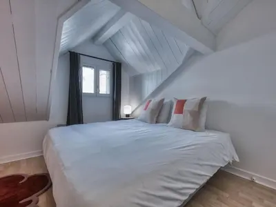 a bathroom with a shower and a sink at Duplex 83m², 3 chambres, 6 pers, centre Saint-Gervais, à 5 min de la télécabine, Wifi inclus - FR-1-663-31 in Saint-Gervais-les-Bains