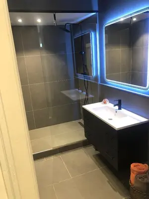 a bathroom with a sink and a shower with a mirror at Le Majestic Superbe Appartement Centre Chamonix in Chamonix-Mont-Blanc