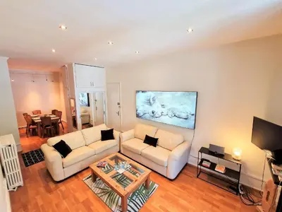 a living room with a couch and a table at Le Majestic Superbe Appartement Centre Chamonix in Chamonix-Mont-Blanc