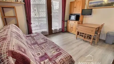 a living room with a couch and a desk at Studio Contamines-Montjoie in Les Contamines-Montjoie