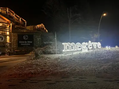a sign that says mexico is lit up at night at Megeve Praz sur Arly Apparthotel eclat des veriaz Studio vue sur jardin in Megève