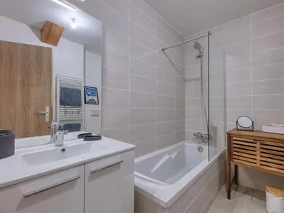 a dining room with a table and chairs and a window at Duplex moderne 5 pièces, 4 chambres, 10 pers., WiFi, parking, proche centre - FR-1-663-48 in Saint-Gervais-les-Bains