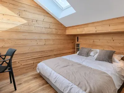 a living room with a couch and a flat screen tv at Duplex moderne 5 pièces, 4 chambres, 10 pers., WiFi, parking, proche centre - FR-1-663-48 in Saint-Gervais-les-Bains