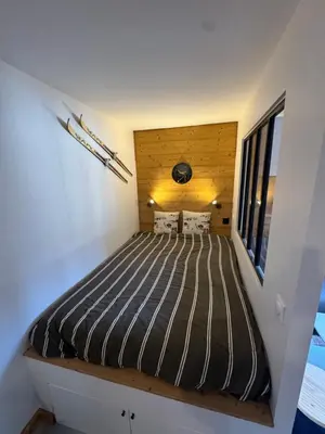 a bedroom with a bed in a room at Charming studio with balcony in Samoëns