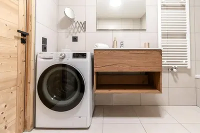 a washing machine in a kitchen with a sink at Appartement moderne - Les houches in Les Houches