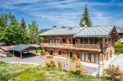 an overhead view of a log house at Apartment Brume Megève - by EMERALD STAY in Megève