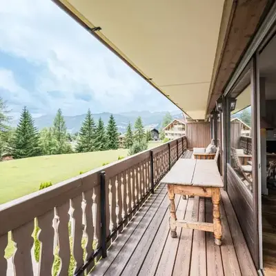 Apartment with balcony 10 min walk from the slopes